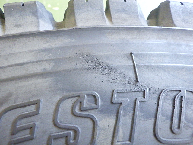 215/70R17.5 123/121J ブリヂストン 冬 W970 中古 7分山 4本セット スタッドレスタイヤ 2022年製 日本製 215/70/17.5 215/70-17.5 L19269_画像5