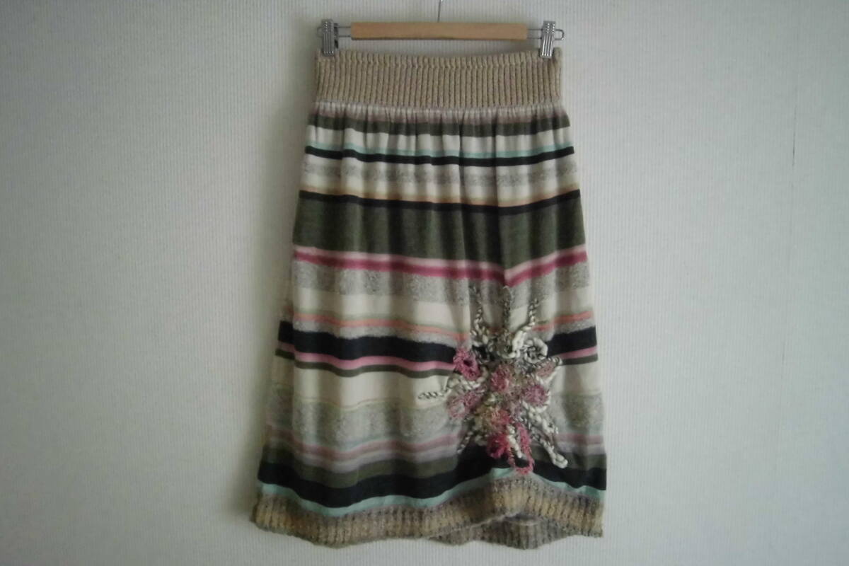 M.＆KYOKO★エムアンドキョウコ★花刺繍のあるニットスカート