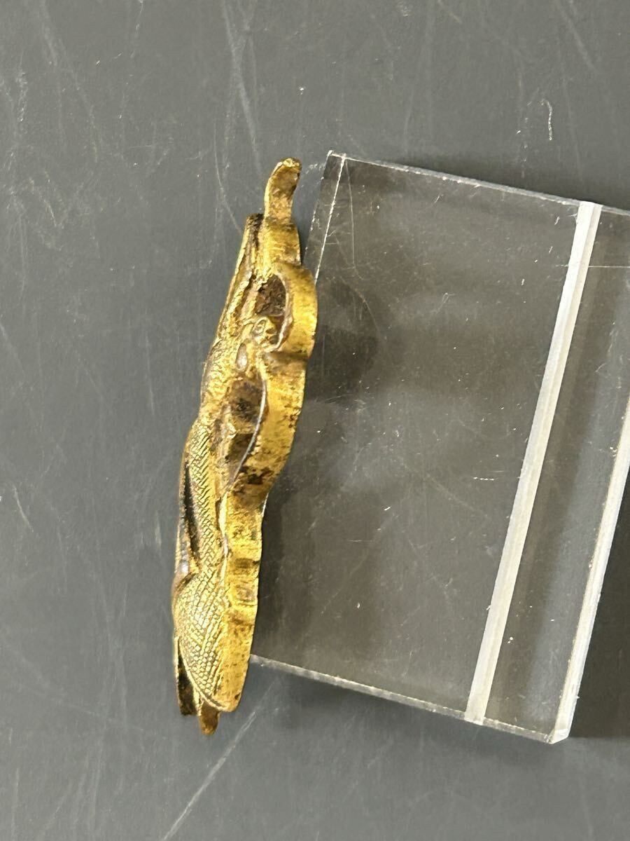  одна сторона глаз . глаз . металлические принадлежности kama сверло дым . inserting металлические принадлежности меч принадлежности 