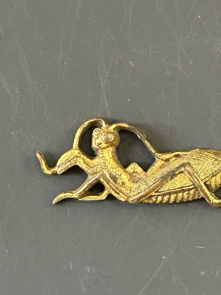  одна сторона глаз . глаз . металлические принадлежности kama сверло дым . inserting металлические принадлежности меч принадлежности 