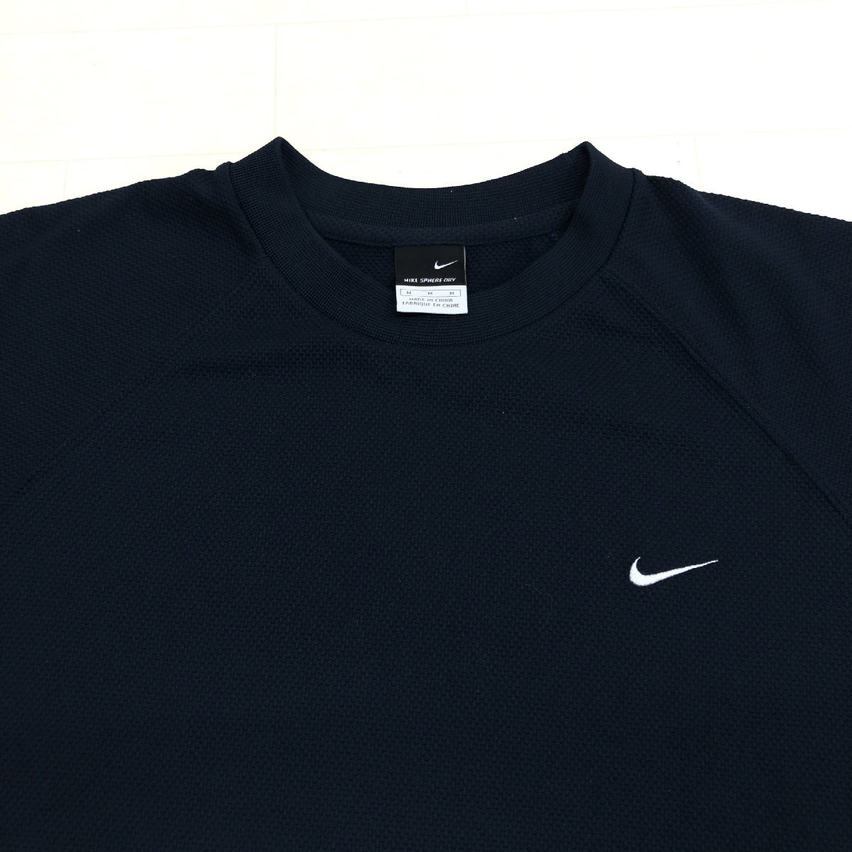 美品 NIKE ナイキ SPERE DRY ロゴ刺繍 吸水速乾 ドライ トレーニングシャツ M 濃紺 ネイビー 半袖 Tシャツ ジャージ スポーツウェア メンズ_画像5