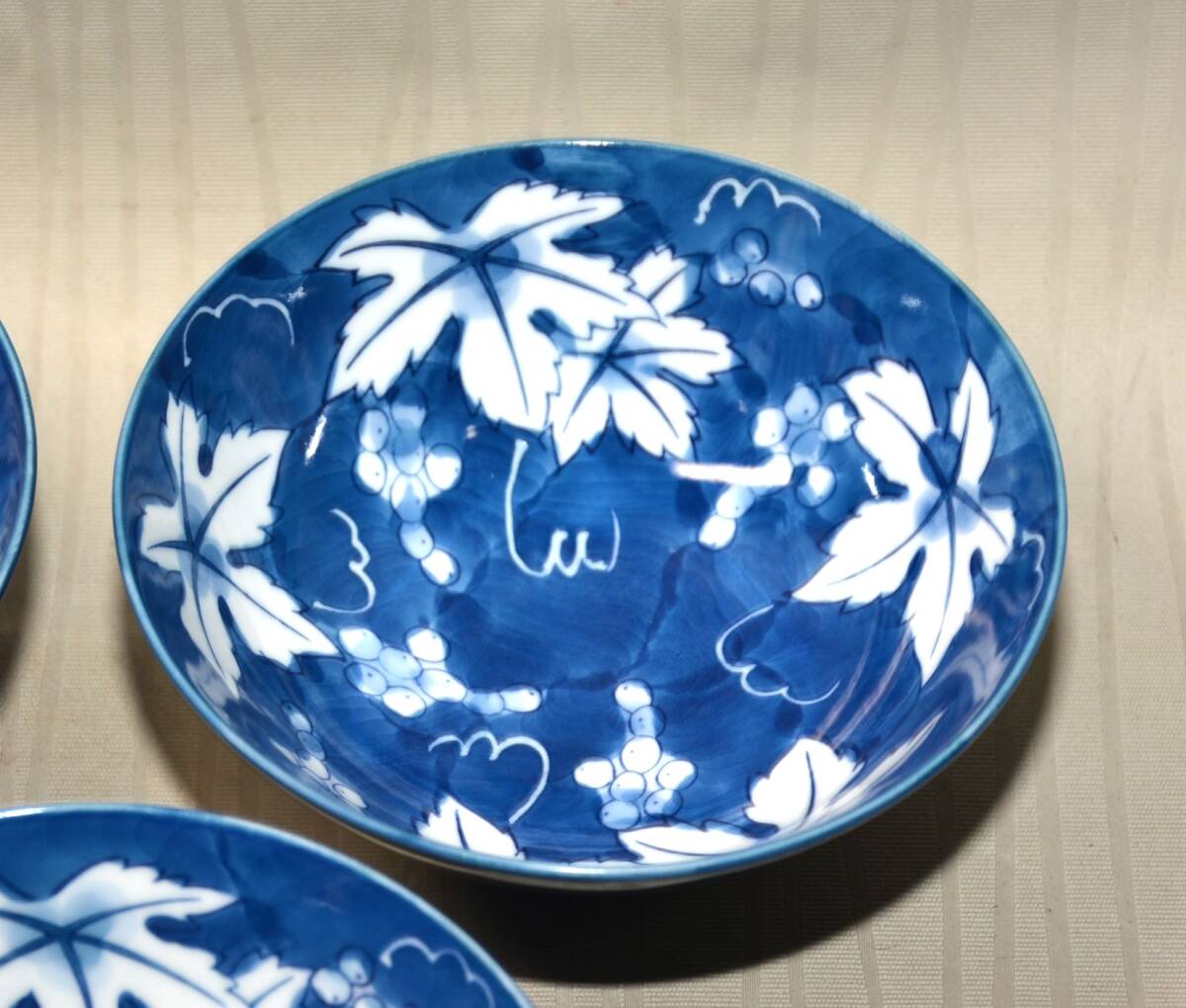 40◆初荷です ◆伊万里焼 翠山窯 染付葡萄文小付 6客 12.5cm ◆丁寧な絵付けです 高級和食器 懐石_画像3