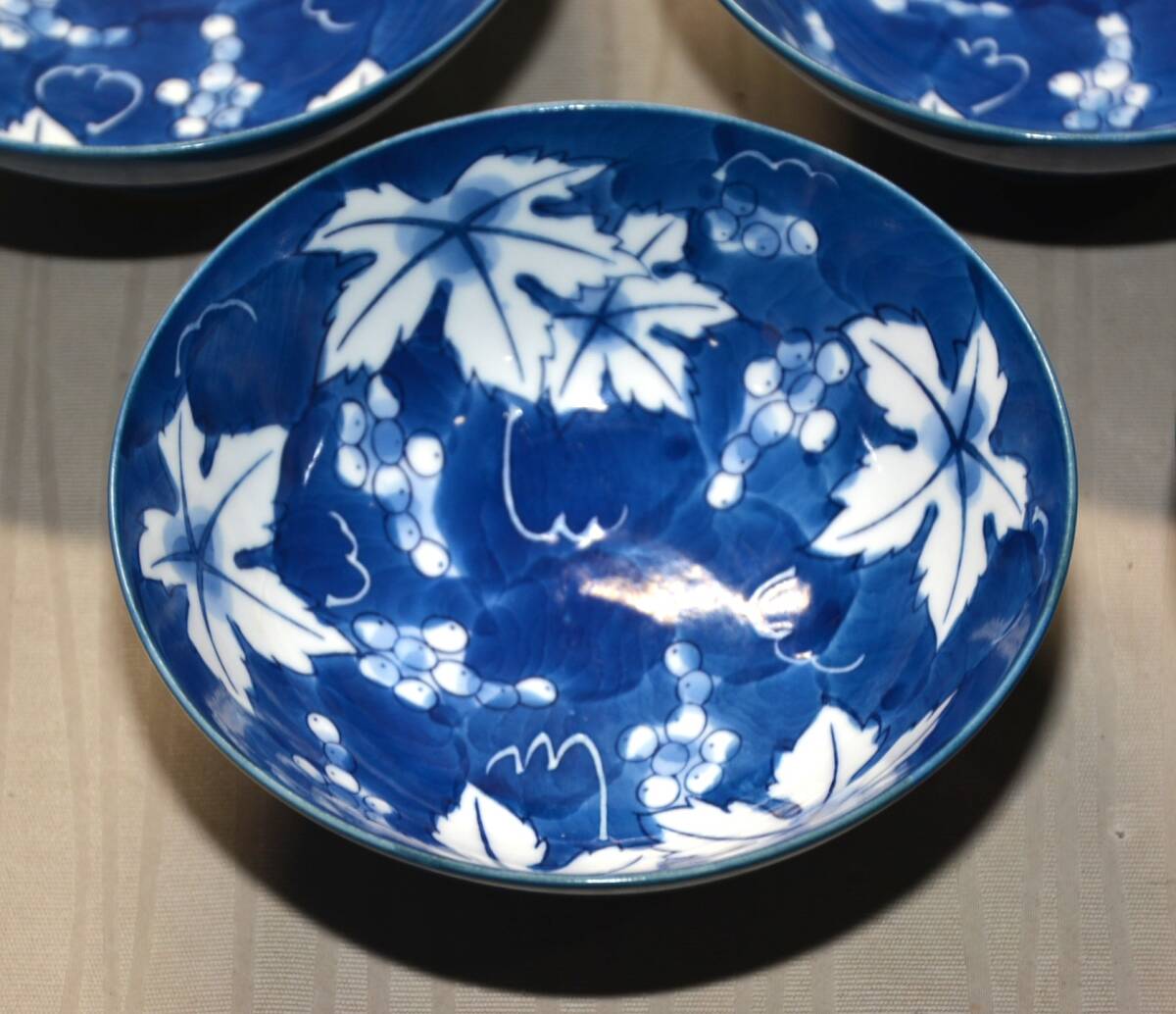 40◆初荷です ◆伊万里焼 翠山窯 染付葡萄文小付 6客 12.5cm ◆丁寧な絵付けです 高級和食器 懐石_画像6