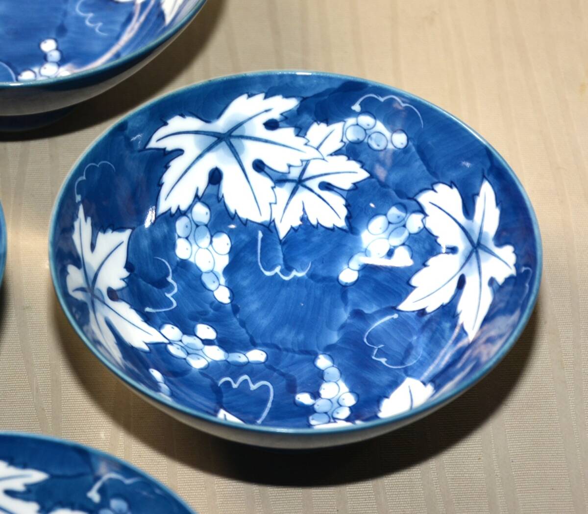 41◆初荷です ◆伊万里焼 翠山窯 染付葡萄文小付 6客 12.5cm ◆丁寧な絵付けです 高級和食器 懐石_画像5
