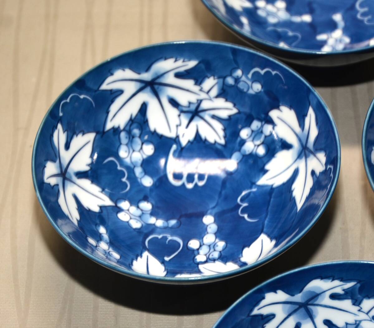 40◆初荷です ◆伊万里焼 翠山窯 染付葡萄文小付 6客 12.5cm ◆丁寧な絵付けです 高級和食器 懐石_画像5