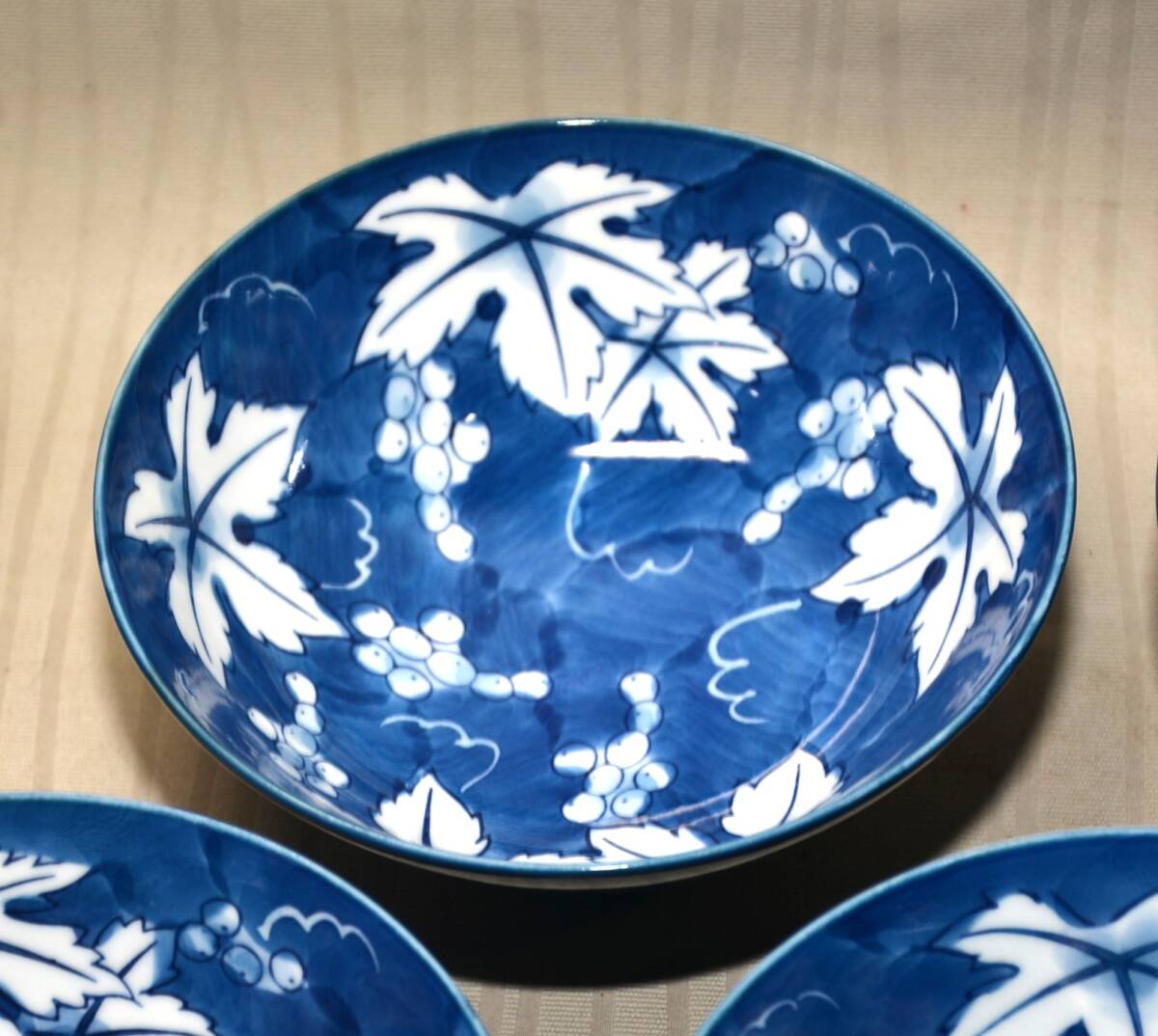 40◆初荷です ◆伊万里焼 翠山窯 染付葡萄文小付 6客 12.5cm ◆丁寧な絵付けです 高級和食器 懐石_画像2