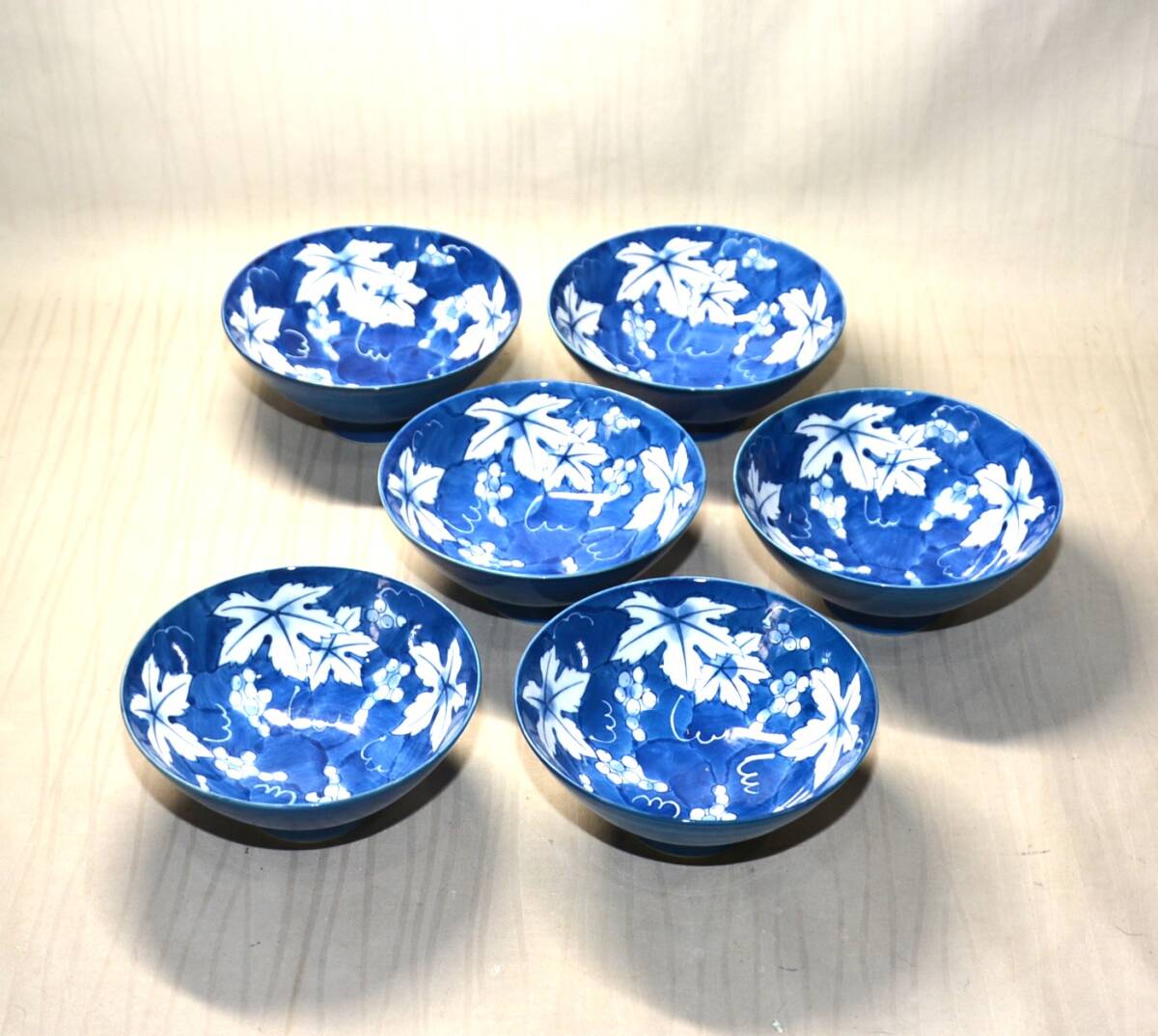 41◆初荷です ◆伊万里焼 翠山窯 染付葡萄文小付 6客 12.5cm ◆丁寧な絵付けです 高級和食器 懐石_画像1