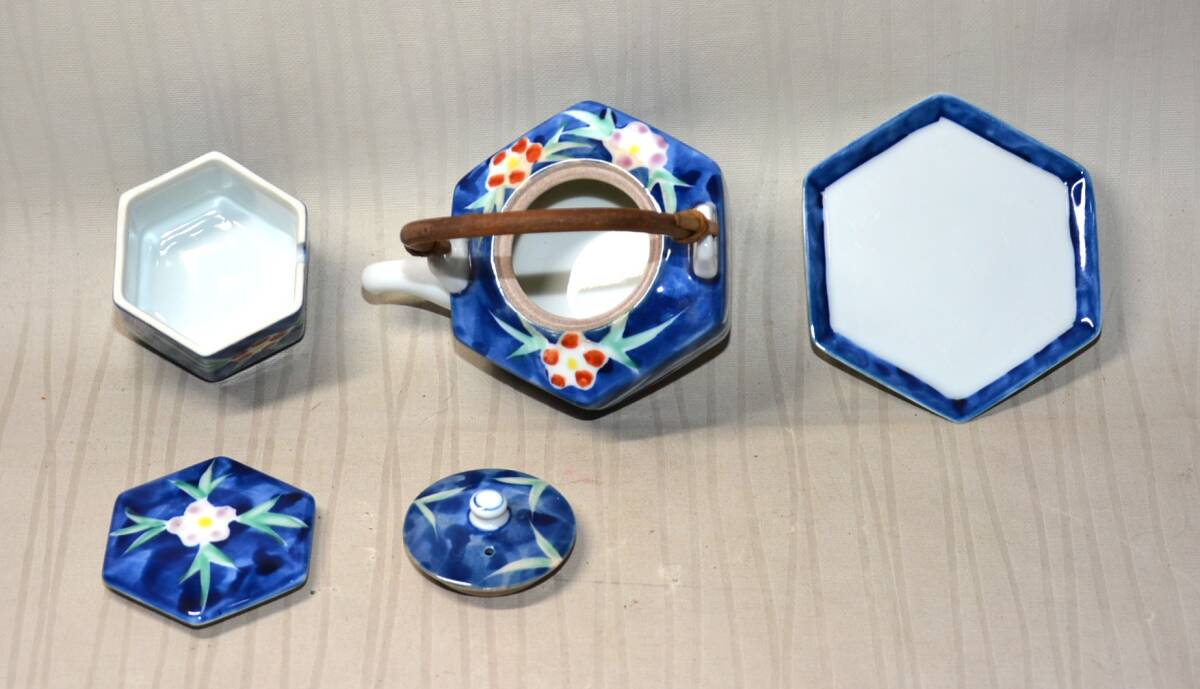 94◆初荷です ◆華 在銘 染錦花文竹手付醤油差 受皿 薬味入セット_画像5