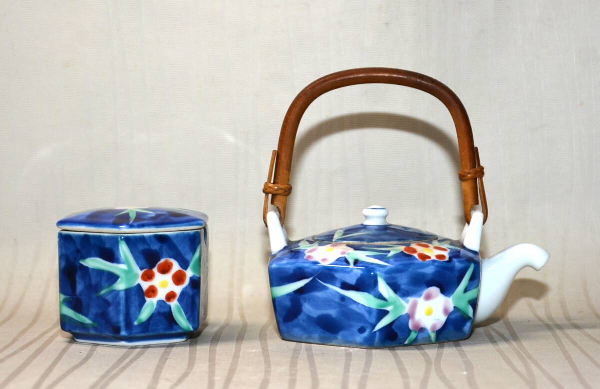 94◆初荷です ◆華 在銘 染錦花文竹手付醤油差 受皿 薬味入セット_画像4