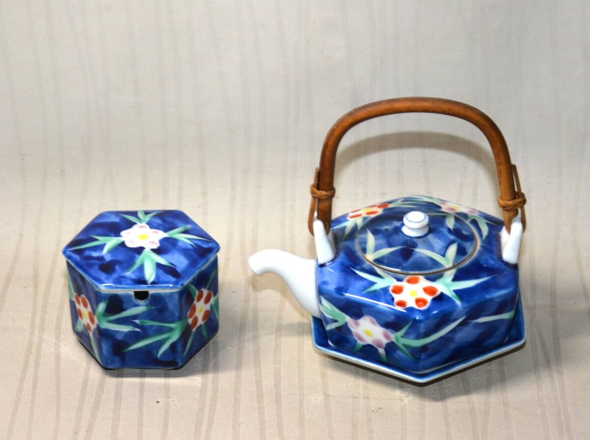 94◆初荷です ◆華 在銘 染錦花文竹手付醤油差 受皿 薬味入セット_画像1