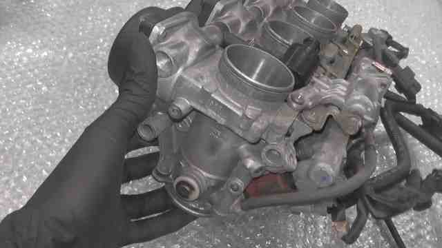 YZF-R1 JYARN095000000xxx. корпус дроссельных заслонок *1757559811 б/у 