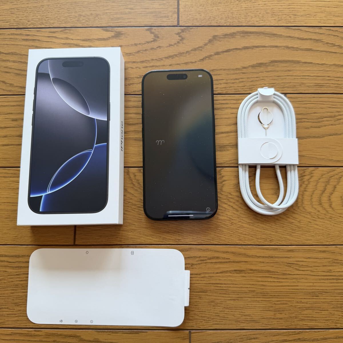 iPhone16Pro SIMロックなし MYMV3J/A 128GB ブラックチタニウム 電池残量98% SIMフリー