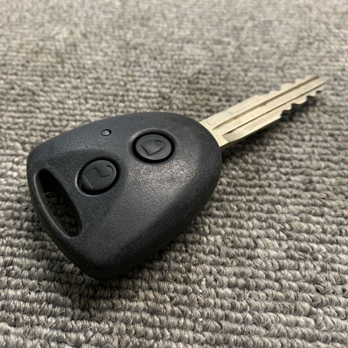 ピクシス　ハイゼット等　トヨタ　純正　キーレス　リモコン　鍵　 2ボタン　007AC0155 動(dòng)作確認(rèn)済　クリック感有　赤ランプ　G669
