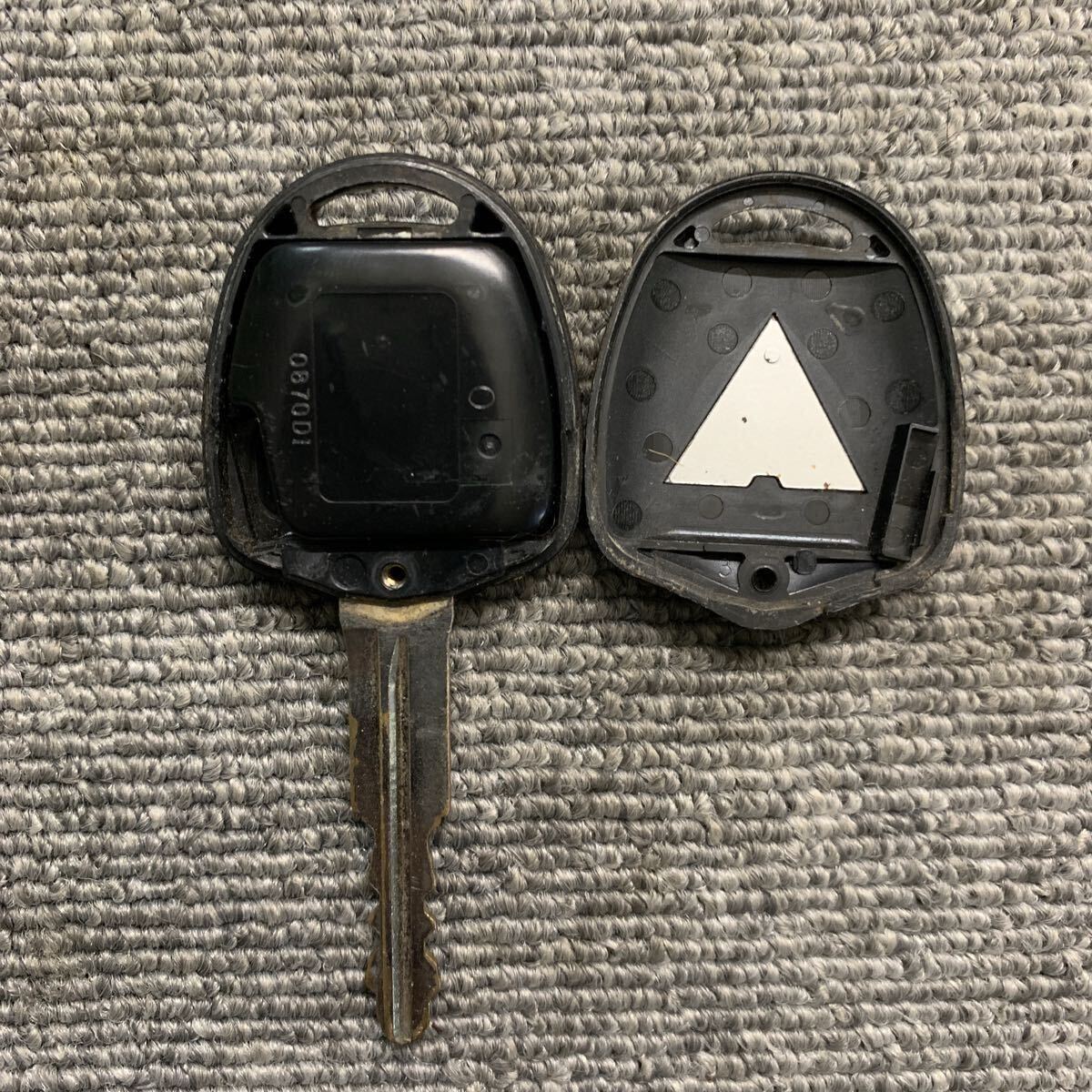 ekワゴン オッティ等　三菱　純正　キーレス　リモコン　鍵　 3ボタン　刻印O 動(dòng)作確認(rèn)済　赤ランプ　クリック感有　G708