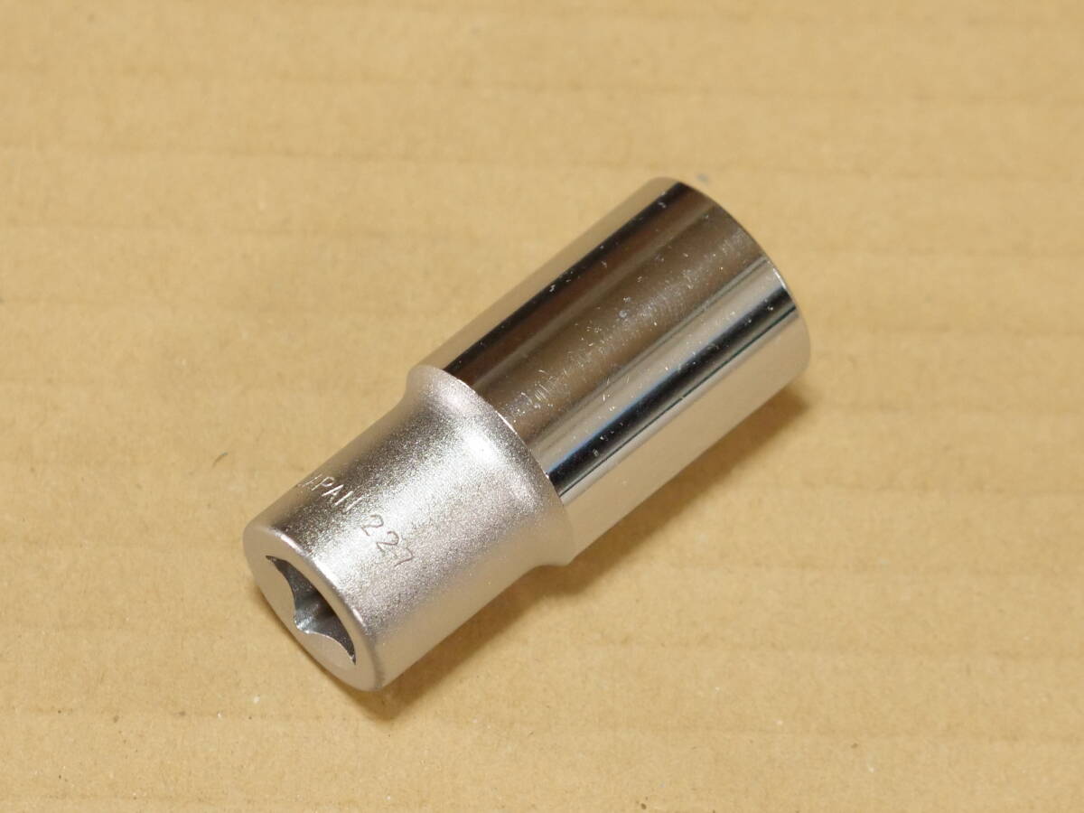 美品 TONE 17 mm 差込角 9.5 mm 3/8 inch 6角 ディープ ソケット 3S-17L 検) トネ 3D-17L KTC B3L-17 B3L-17W_画像4