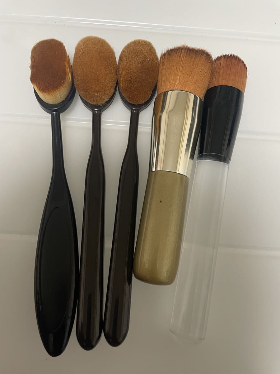 メイクブラシ 5本セット ファンデーションブラシ／オーバルブラシ ケース付き