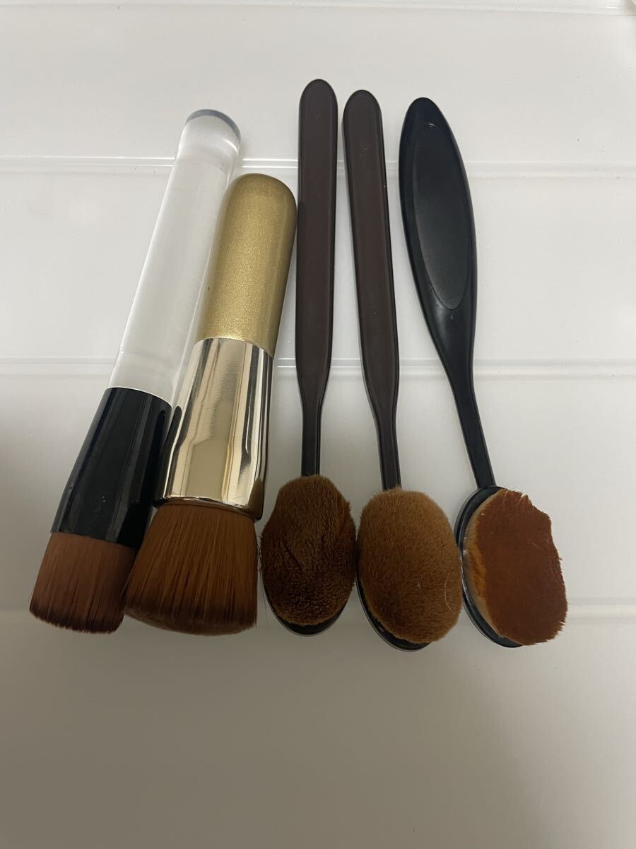 メイクブラシ 5本セット ファンデーションブラシ／オーバルブラシ ケース付き