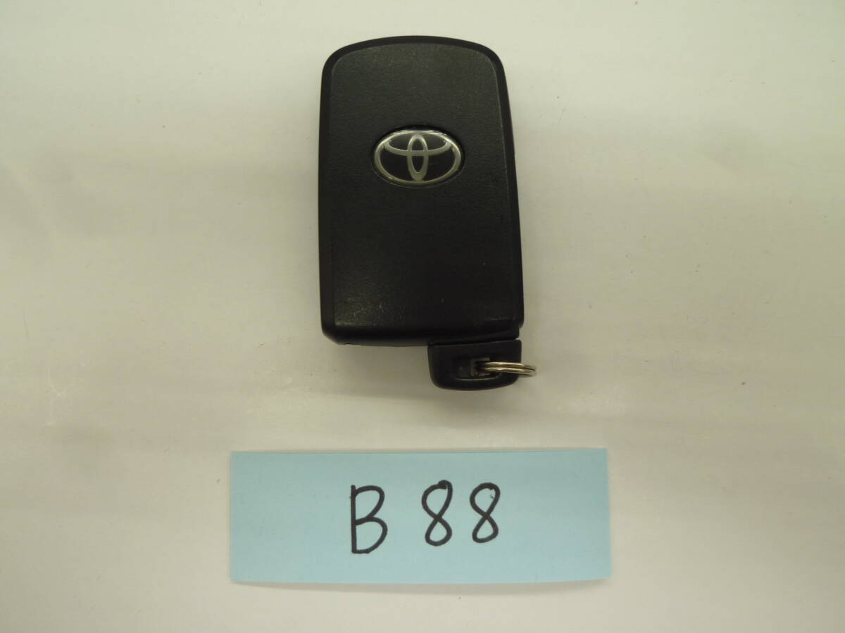 『B88』トヨタ　TOYOTA　スマートキー　ランドクルーザー　平成28年式　【URJ202W】281451-2110【動作確認済】_画像2