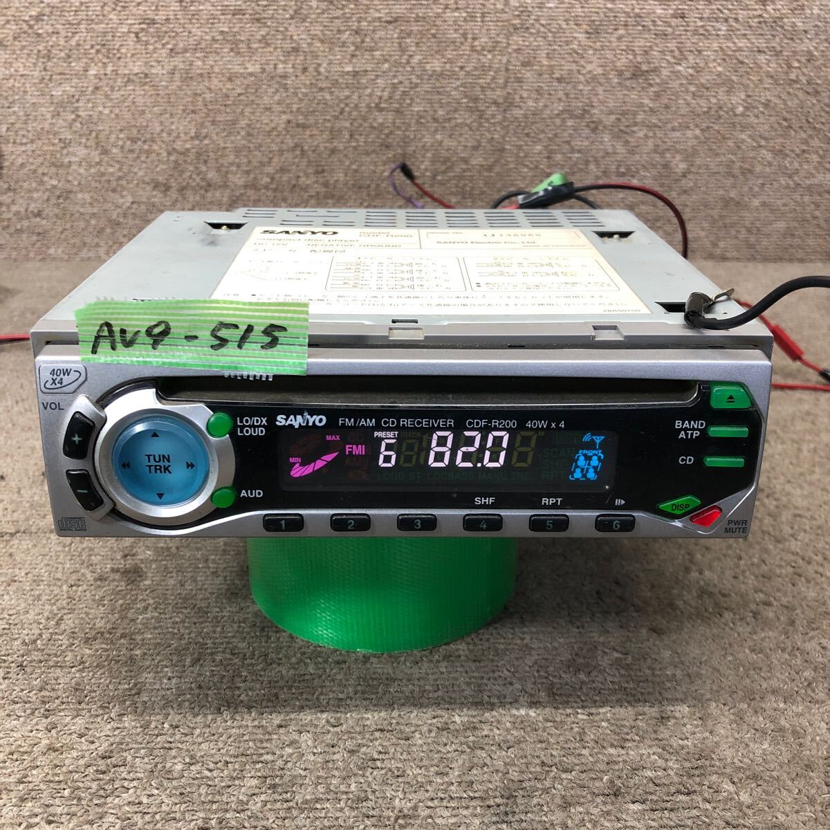 AV9-515 激安 カーステレオ SANYO CDF-R200 1J136966 CDプレーヤー FM/AM オーディオ 本体のみ 簡易動作確認済み 中古現状品_画像2