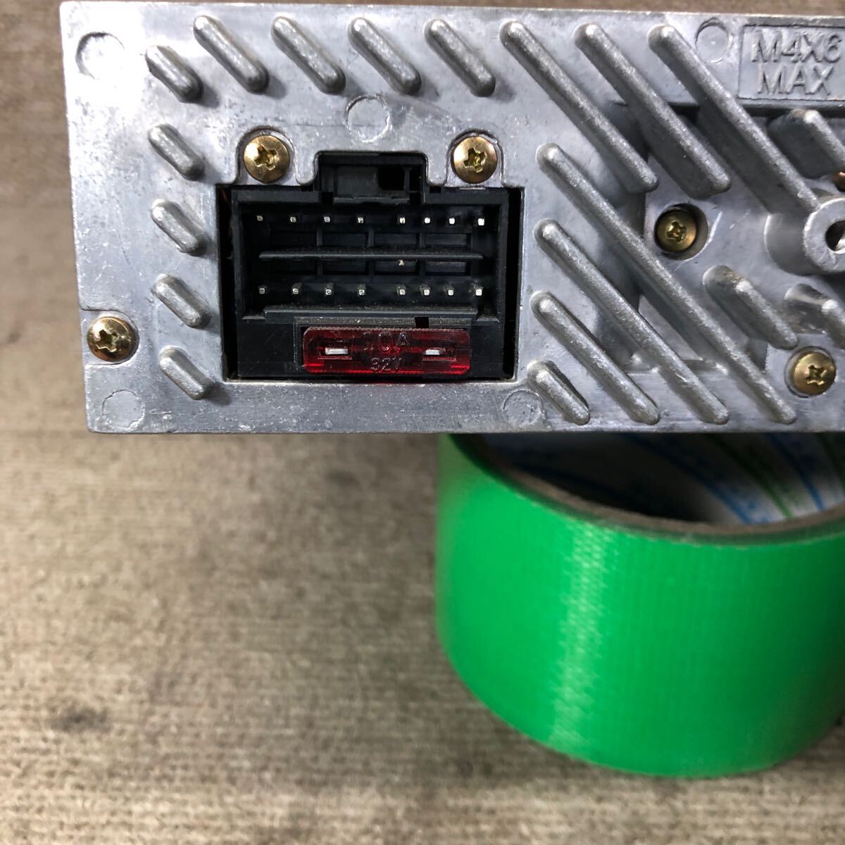 AV9-515 激安 カーステレオ SANYO CDF-R200 1J136966 CDプレーヤー FM/AM オーディオ 本体のみ 簡易動作確認済み 中古現状品_画像4