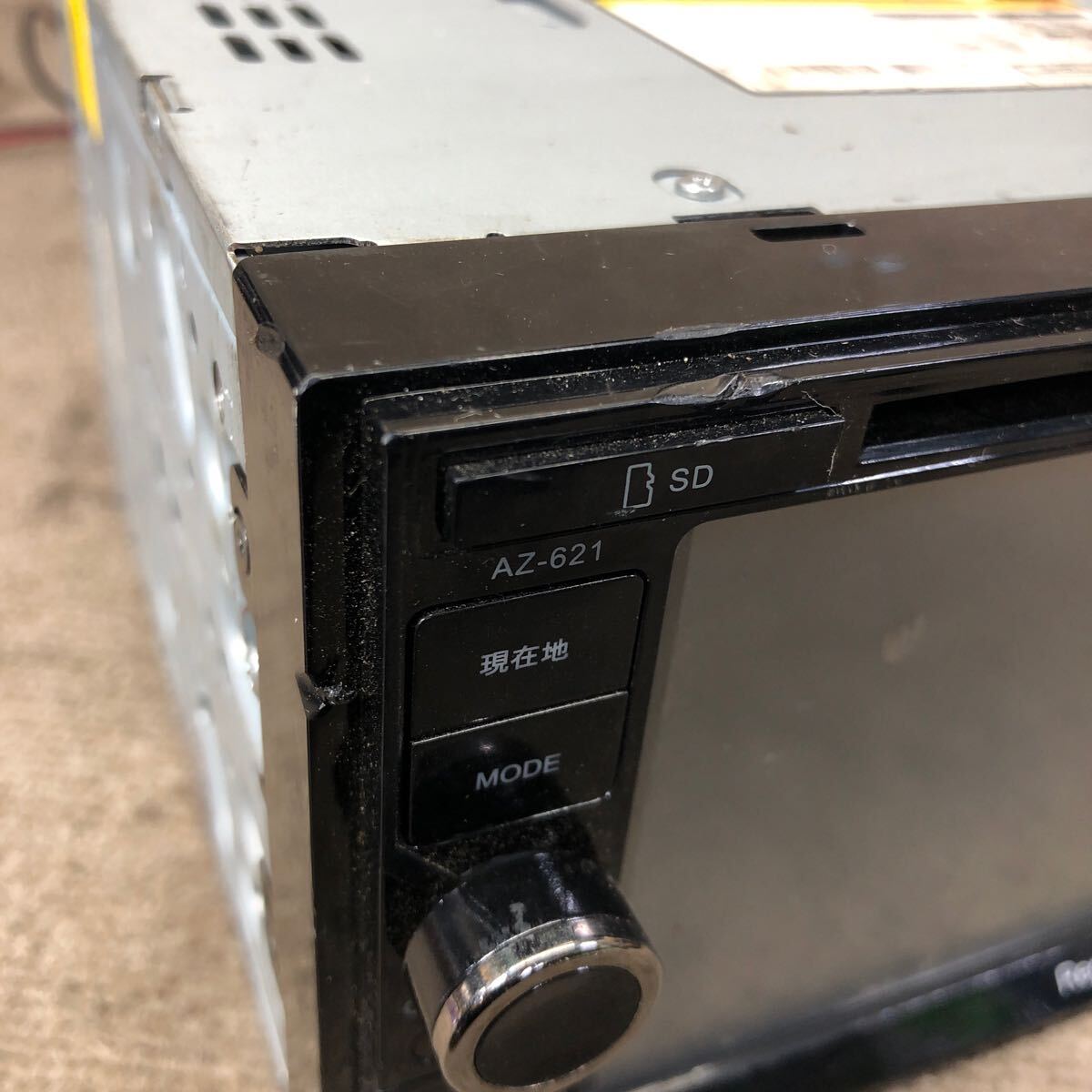 AV9-516 激安 カーナビ Regeo AZ-621 JC000266 メモリーナビ CD SD USB 本体のみ 簡易動作確認済み 中古現状品の画像4