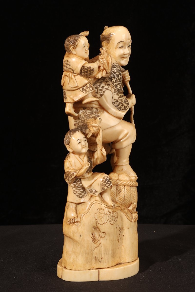 【珍品堂】1円から S36-V20 天然素材 特殊白材 極上 細(xì)密彫刻 老人子供 置物 東洋彫刻 根付 アンティーク 飾物 古美術(shù) 骨董品 重651g