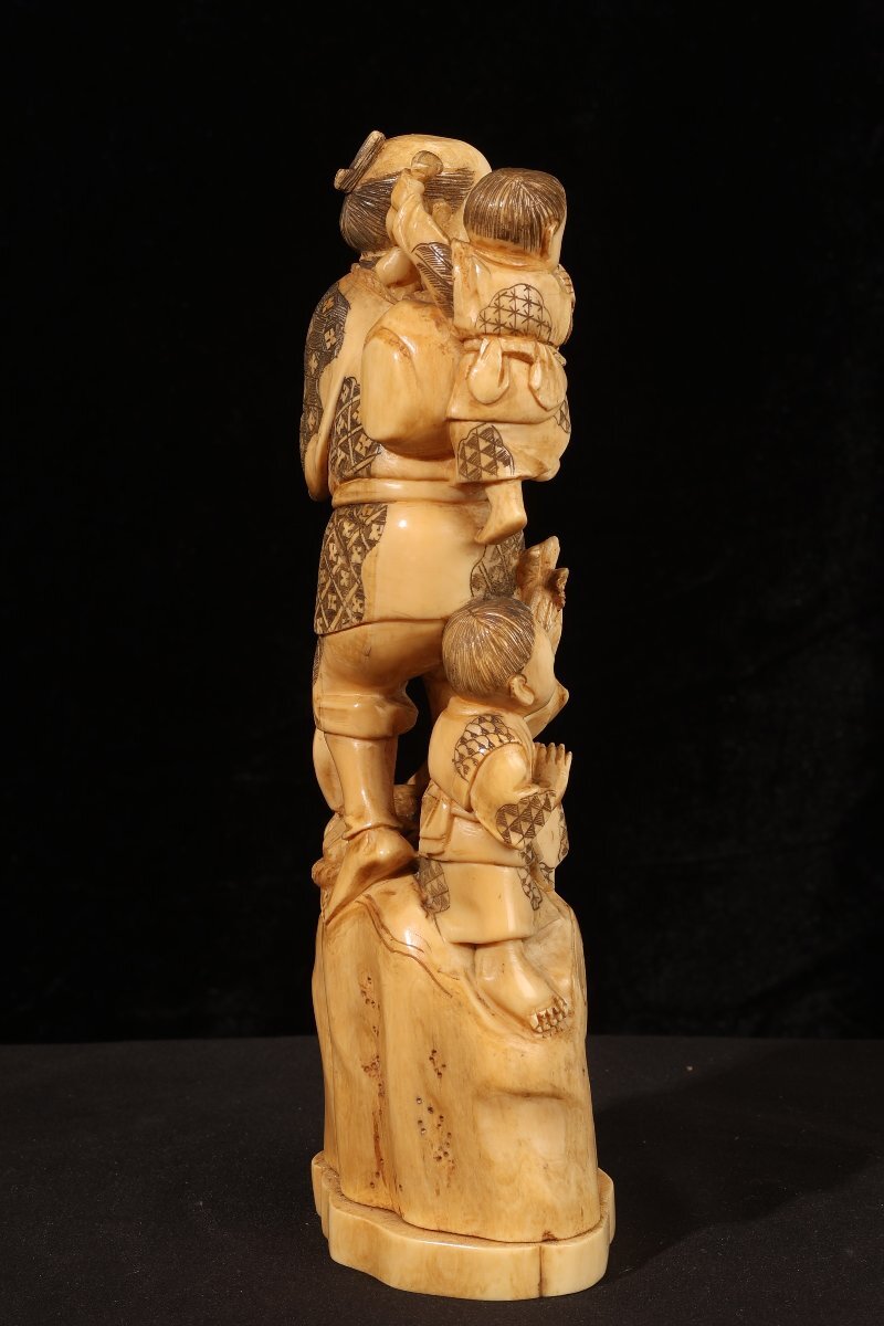 【珍品堂】1円から S36-V20 天然素材 特殊白材 極上 細(xì)密彫刻 老人子供 置物 東洋彫刻 根付 アンティーク 飾物 古美術(shù) 骨董品 重651g