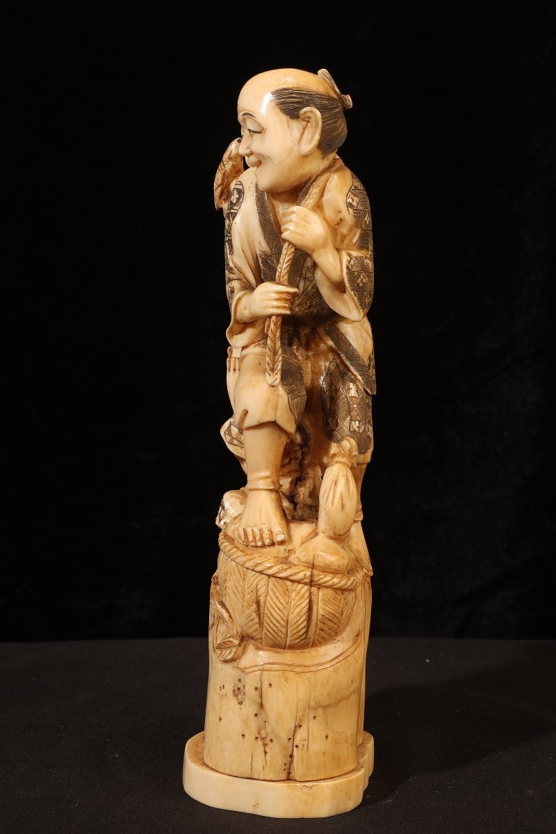 【珍品堂】1円から S36-V20 天然素材 特殊白材 極上 細(xì)密彫刻 老人子供 置物 東洋彫刻 根付 アンティーク 飾物 古美術(shù) 骨董品 重651g