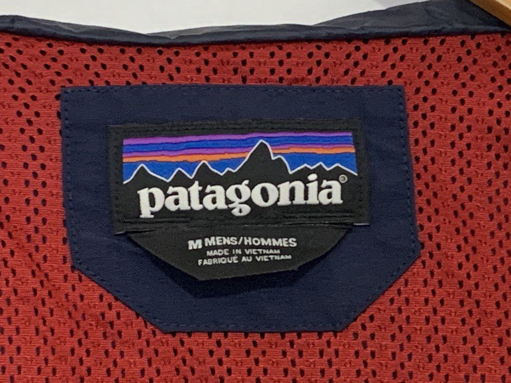 PATAGONIA パタゴニア ナイロンジャケット マウンテンパーカー 20730SP20 サイズ: M カラー: ネイビー トップス