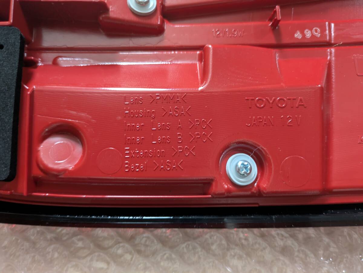 カローラフィールダーNRE161G純正左内側テールランプ_画像4