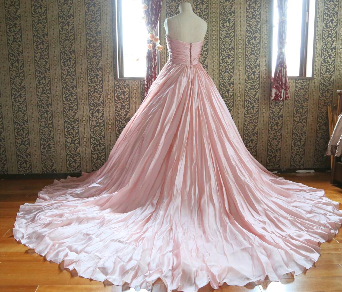 320ラトリエマリアージュL'ATELIER MARIAGEのシルク生地高級ウエディングドレス9号淡いピンクカラードレス_画像3