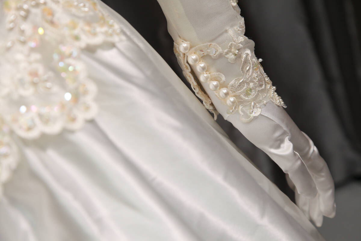 【 ビンテージ ウエディングドレス マトンスリーブ ロングトレーン (汚れあり)】 