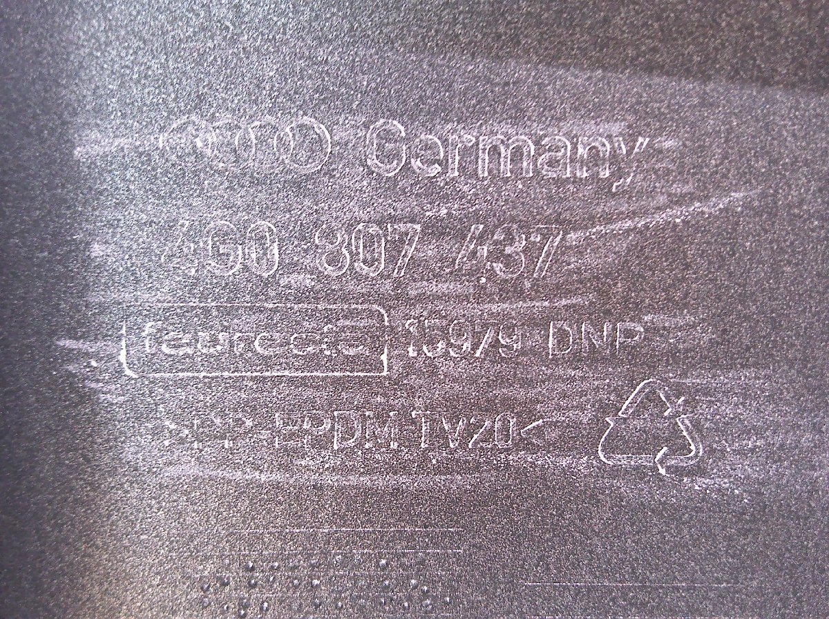 アウディ A6 DBA-4GCHVS フロントバンパー シルバー(LX7W)/4G0 807 437 中古品[H115-BF5348]_画像10