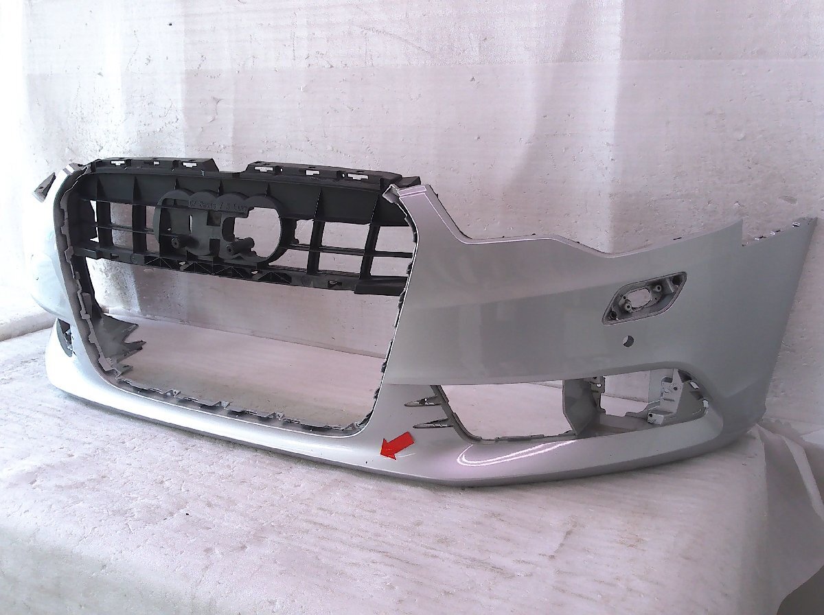 アウディ A6 DBA-4GCHVS フロントバンパー シルバー(LX7W)/4G0 807 437 中古品[H115-BF5348]_画像4