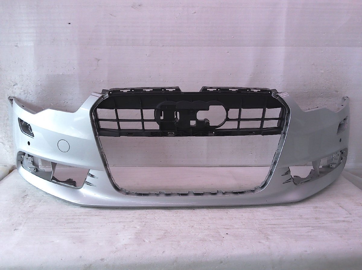 アウディ A6 DBA-4GCHVS フロントバンパー シルバー(LX7W)/4G0 807 437 中古品[H115-BF5348]_画像1