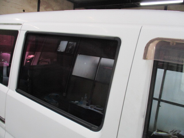 現車011　H17年　GBD-U61V　ミニキャブ　三菱　右リア　ドア　W09/ソフィアホワイト〔翌日発送〕即決！※個人様宅配送不可_画像3