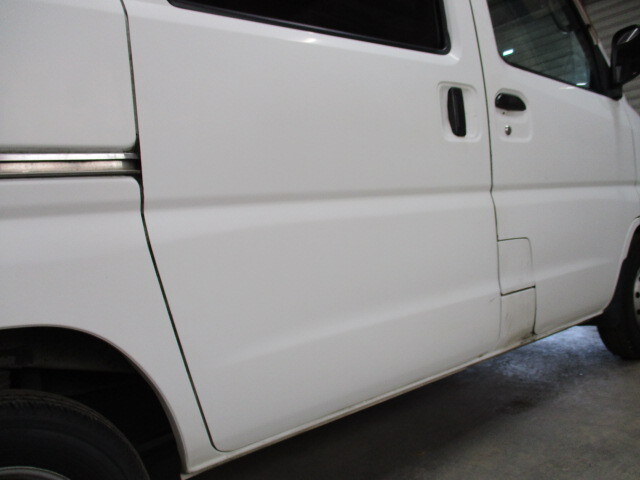 現車011　H17年　GBD-U61V　ミニキャブ　三菱　右リア　ドア　W09/ソフィアホワイト〔翌日発送〕即決！※個人様宅配送不可_画像6