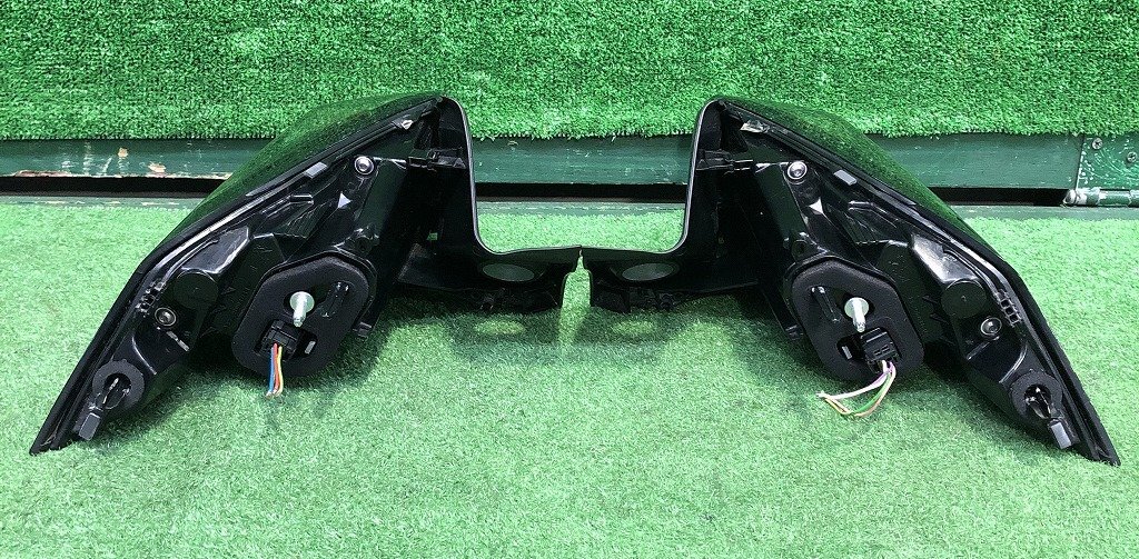 * Peugeot 2008GT VR3 задние фонари комплект лампочка-индикатор OK булавка. поломка * линзы. потерто есть стоимость доставки размер [S]