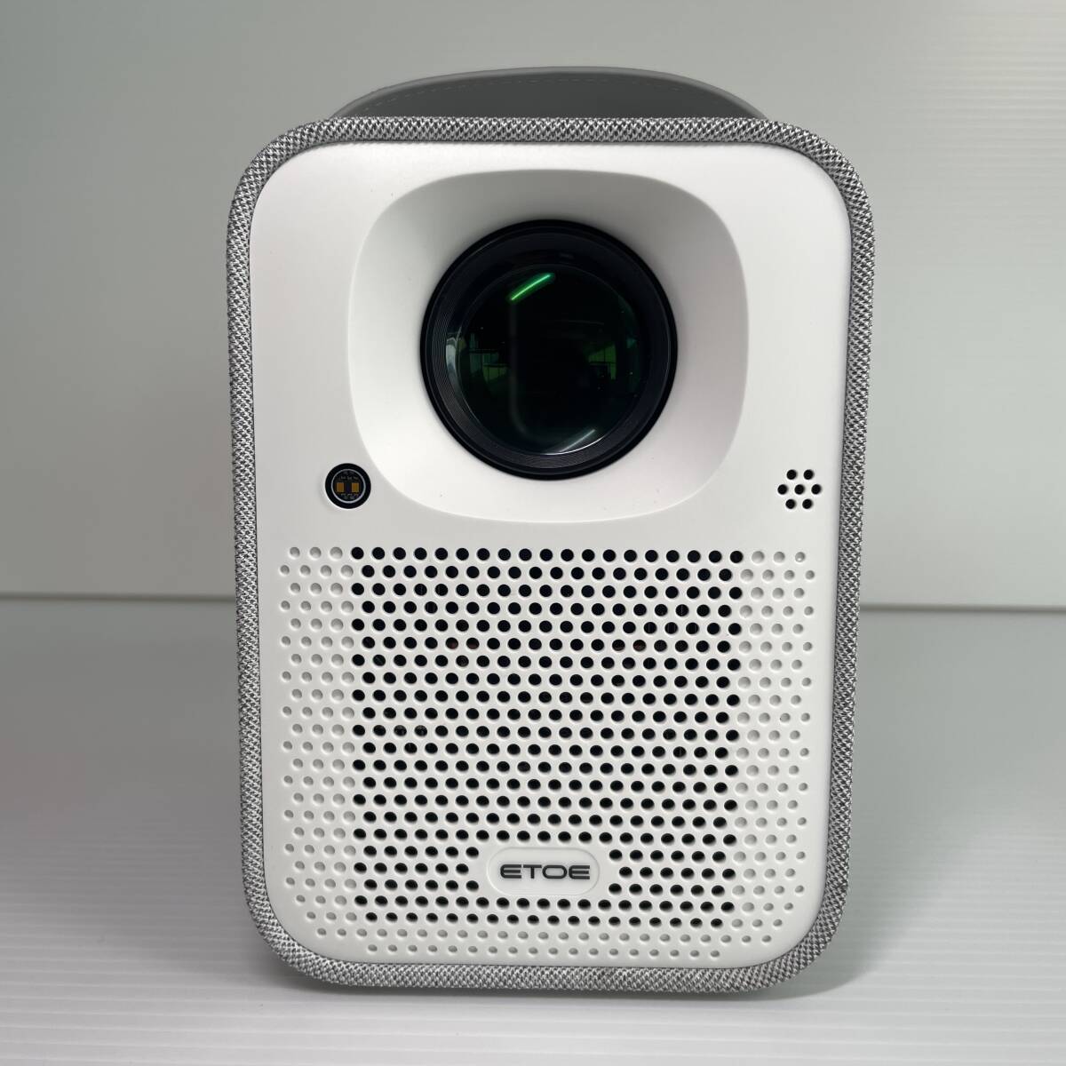 2509M0915 ETOE エトエ 1080P ポータブルプロジェクター MODEL：A1322 通電確認済 箱付