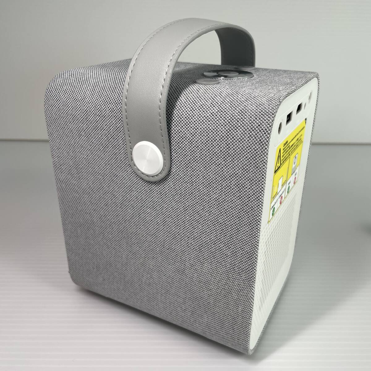 2509M0915 ETOE エトエ 1080P ポータブルプロジェクター MODEL：A1322 通電確認済 箱付