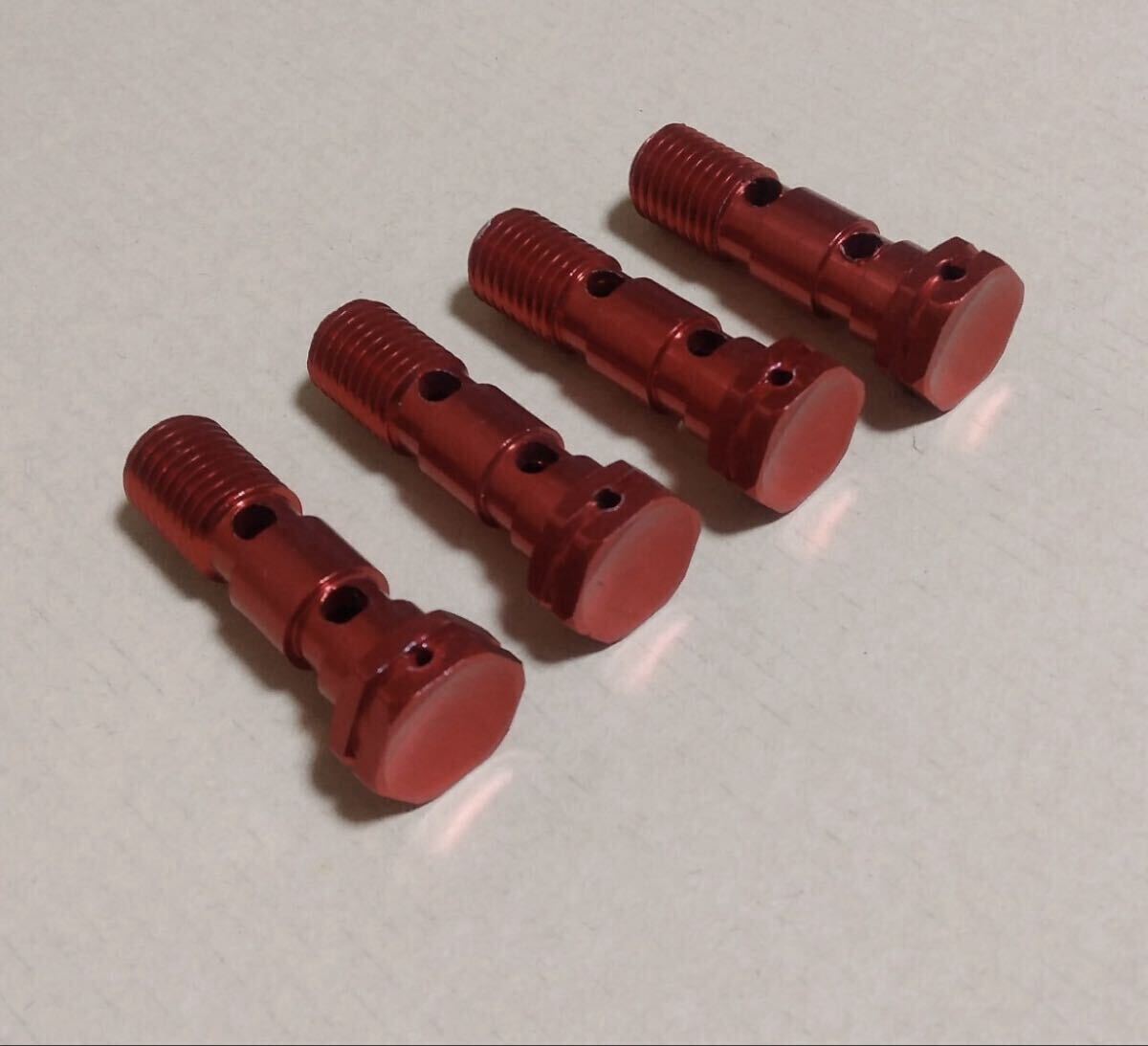 ☆ 激安新品!アルミバンジョーボルト(ダブルタイプ)M10×P1.25 レッドアルマイト 4本セット 送料無料(定形外郵便にての発送)_画像3