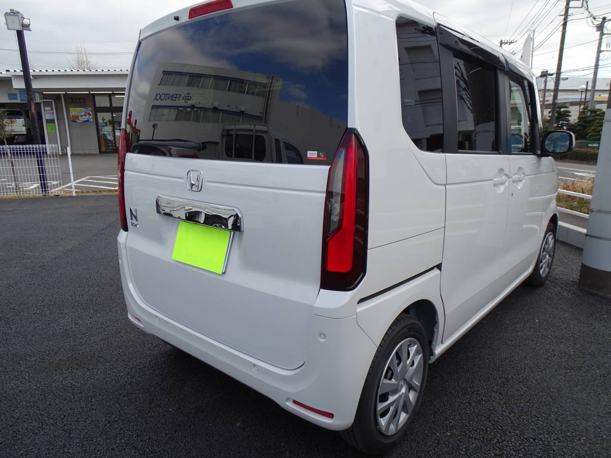 送料無料 ホンダ 現行型 NBOX N-BOXカスタム 共通 ６BA-JF5 JF６系 バックドア リアゲート ナンバープレート上 メッキガーニッシュ モール_画像3