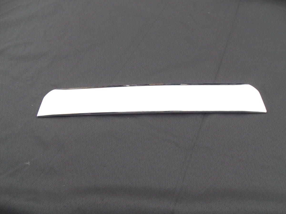 送料無料 ホンダ 現行型 NBOX N-BOXカスタム 共通 ６BA-JF5 JF６系 バックドア リアゲート ナンバープレート上 メッキガーニッシュ モール_画像4