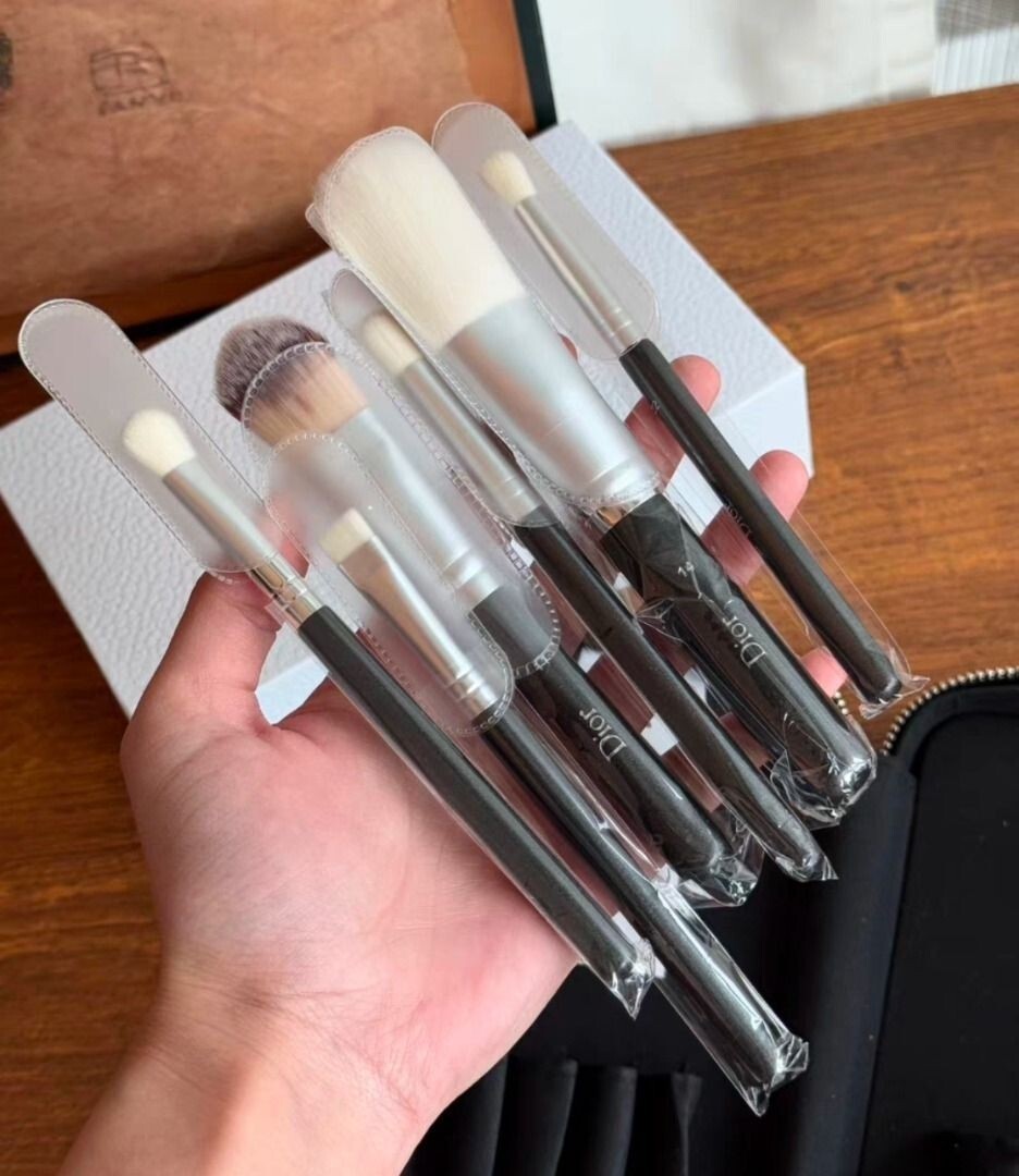 【新品未使用】Dior ディオールメイクアップブラシ 6點(diǎn)セットギフトボックス メイクブラシセット ディオール