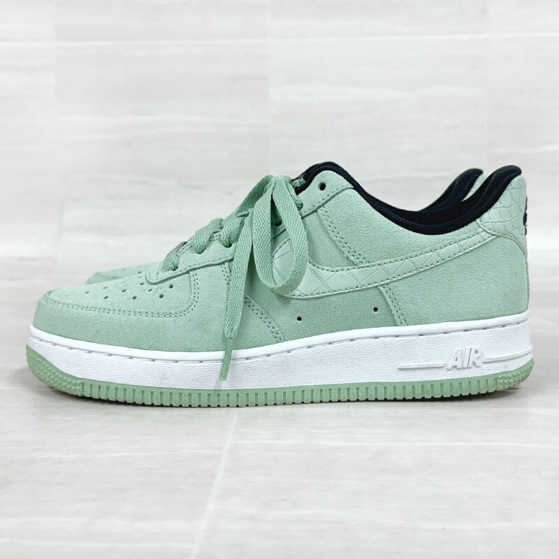 【HA1095】中古　NIKE ナイキ　AIR FORCE 1　エア フォース ワン　818594-300　スエード　グリーン　レディース 24cm_画像2