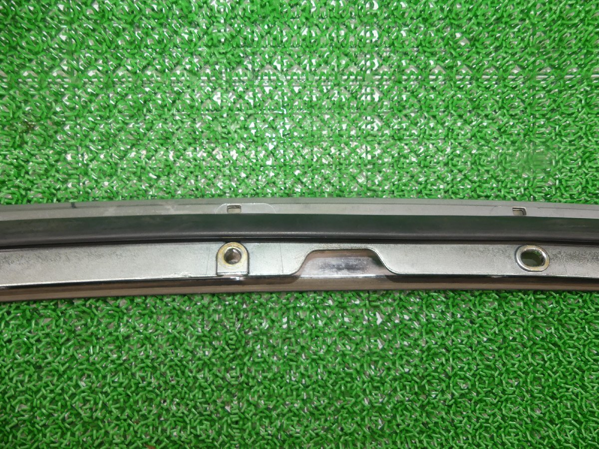 B3183 ウ F トヨタ グランドハイエース VCH10 純正 ボンネットモール メッキ 75770-25060　_画像6