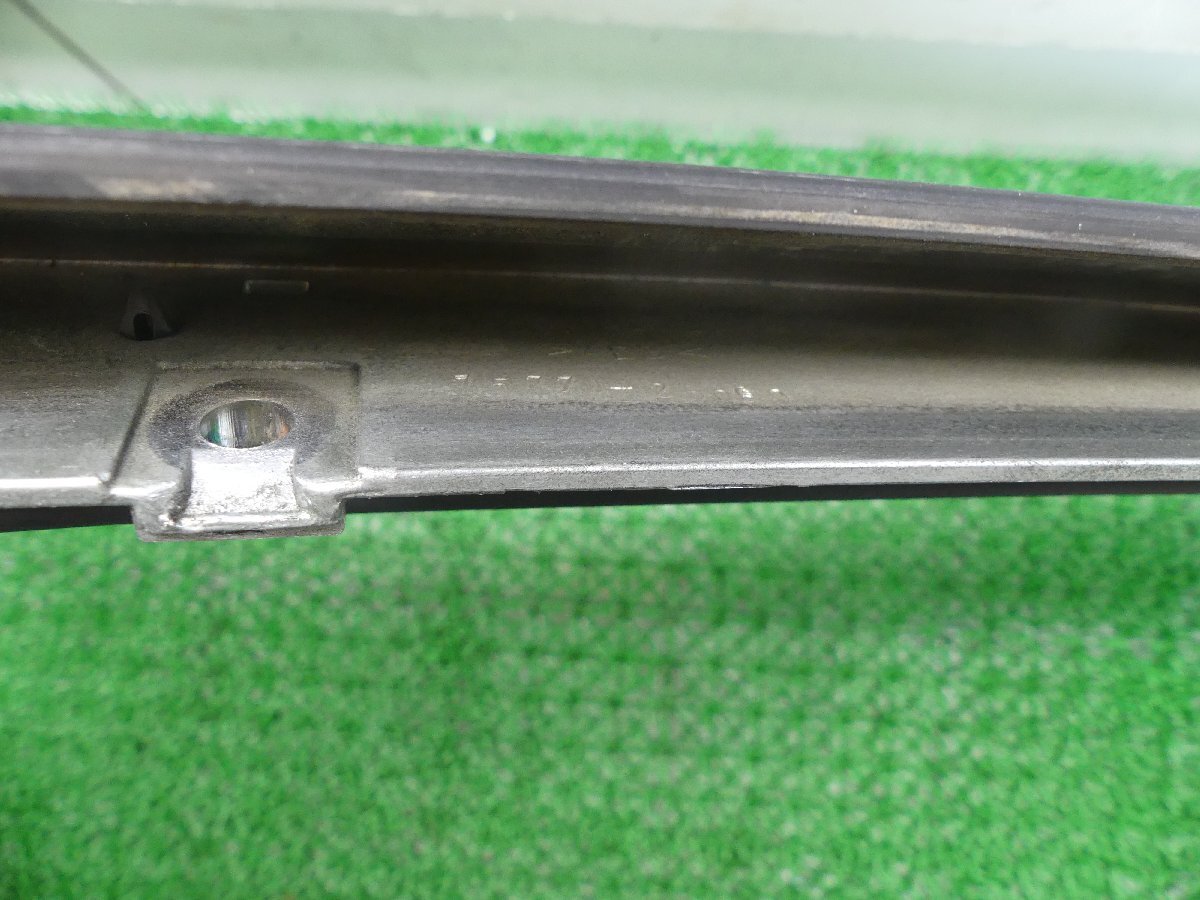 B3183 ウ F トヨタ グランドハイエース VCH10 純正 ボンネットモール メッキ 75770-25060　_画像8