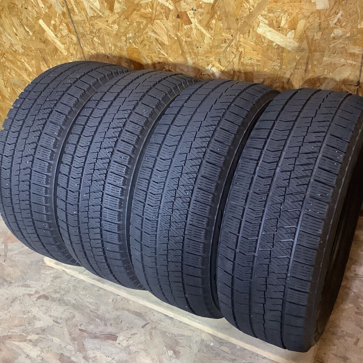 BRIDGESTONE BLIZZAK VRX2 ブリヂストン 205/55R16 スタッドレス 2020年製 4本セット 2本7分弱 2本8分山 アイリス オーリス アクセラ _画像1