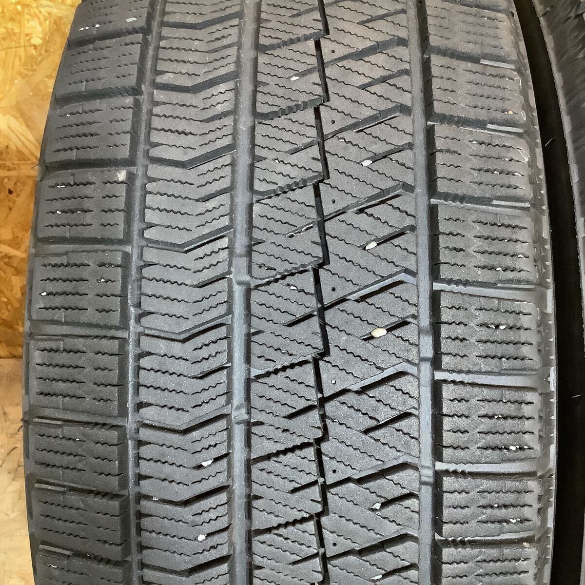 BRIDGESTONE BLIZZAK VRX2 ブリヂストン 205/55R16 スタッドレス 2020年製 4本セット 2本7分弱 2本8分山 アイリス オーリス アクセラ _画像2