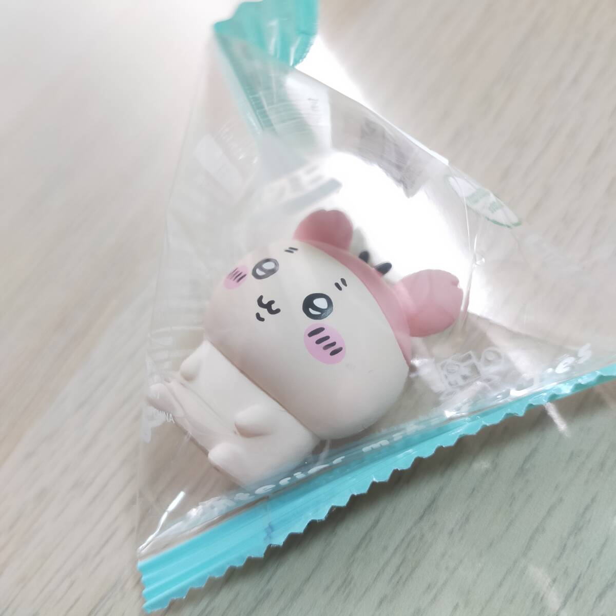 【新品 未開封】 ちいかわ インテリアミニフィギュア5 古本屋 カニちゃん _画像1